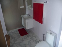 Eden studio rental, large bathroom clean and tiled bathrooms, clear